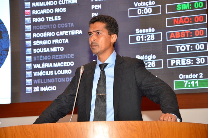 Marco Aurélio pede construção de escola de ensino médio para Imperatriz   