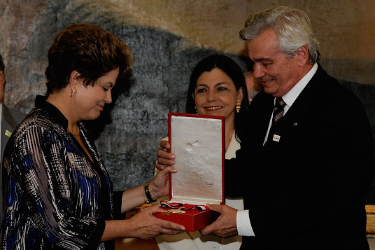 Presidente Dilma Rousseff  é condecorada com Medalha Manoel Bequimão