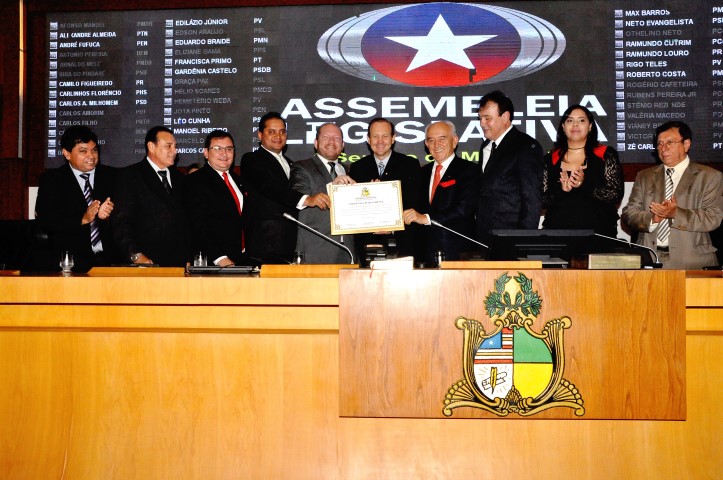 Assembleia concede título de cidadão ao empresário Márcio Honaiser 