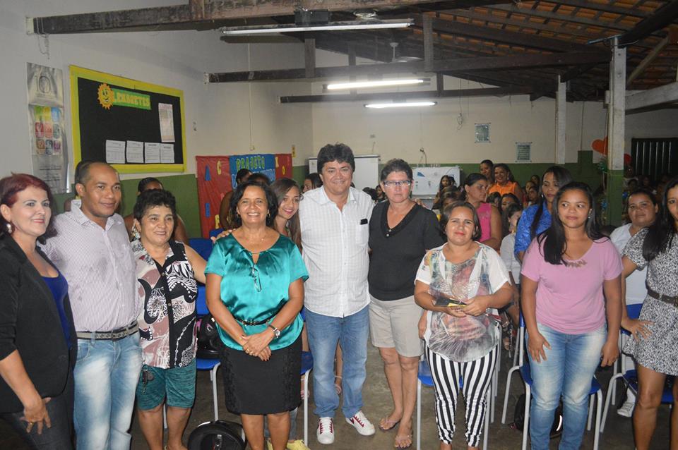 Deputado Léo Cunha participa de homenagens pelo Dia das Mães 