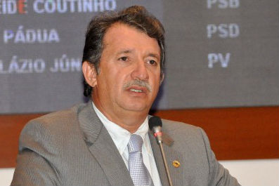 Magno Bacelar critica pesquisa antecipada para o governo do Estado