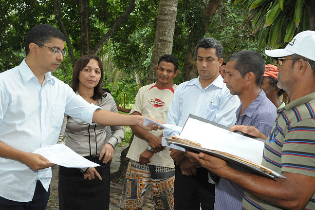 Comissão de Direitos Humanos da AL visita comunidade do Engenho