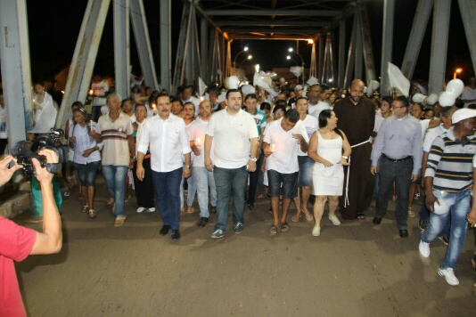 Vinícius Louro participa de Caminhada da Paz em Pedreiras e Trizidela