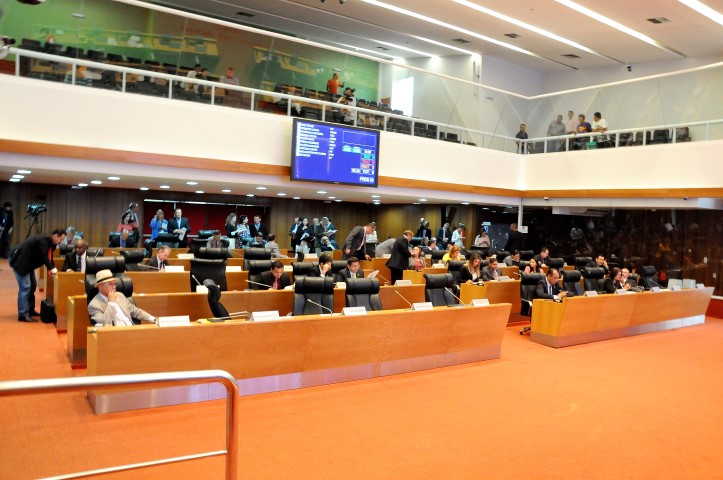 Dia do Jornalista é homenageado por deputados durante sessão plenária