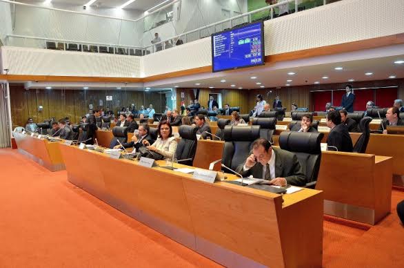 Assembleia Legislativa aprova aumento salarial para os professores contratados