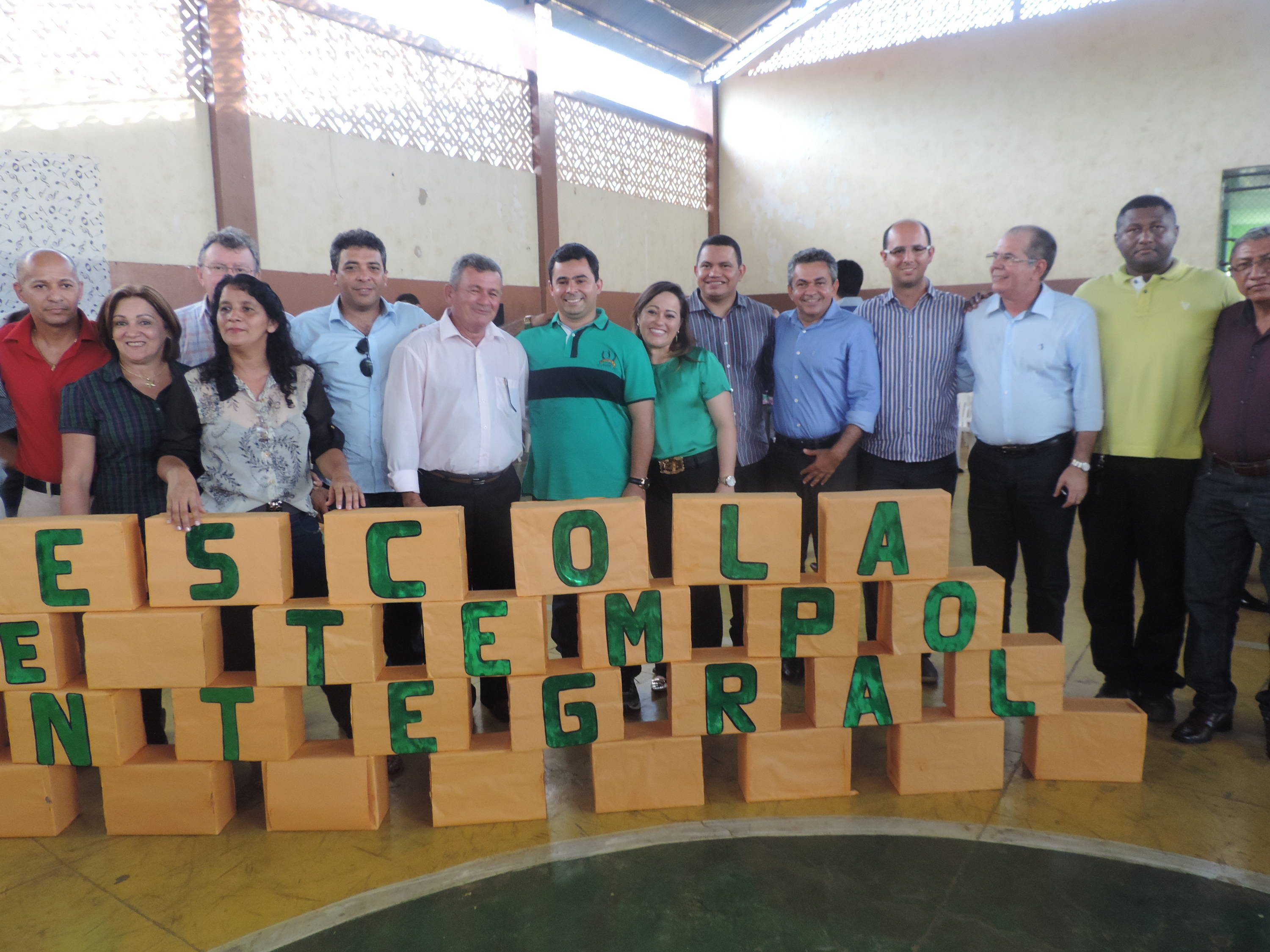 Antônio Pereira participa de entrega de escola e festa em homenagem às mães 