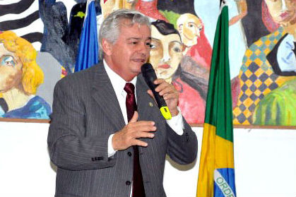 Arnaldo convoca políticos para melhorar o exercício da representatividade