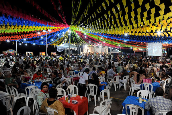 Assembléia entra em clima de festa, animada pelo Arraiá Vôo do Carcará 