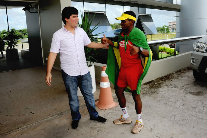 Deputado recebe maratonista que percorreu o país em defesa do meio ambiente