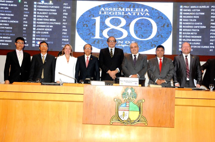 Sessão especial celebra aniversário dos 70 anos da independência do Vietnã