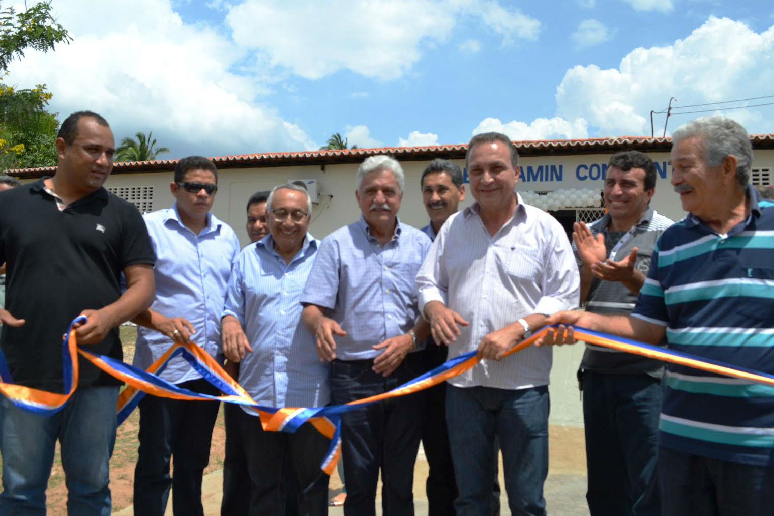 Deputado Roberto Costa participa de inaugurações em Vitorio Freire