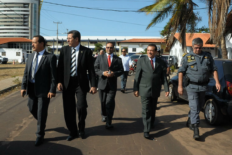 Deputados da Comissão de Segurança visitam presídio da Polícia Militar