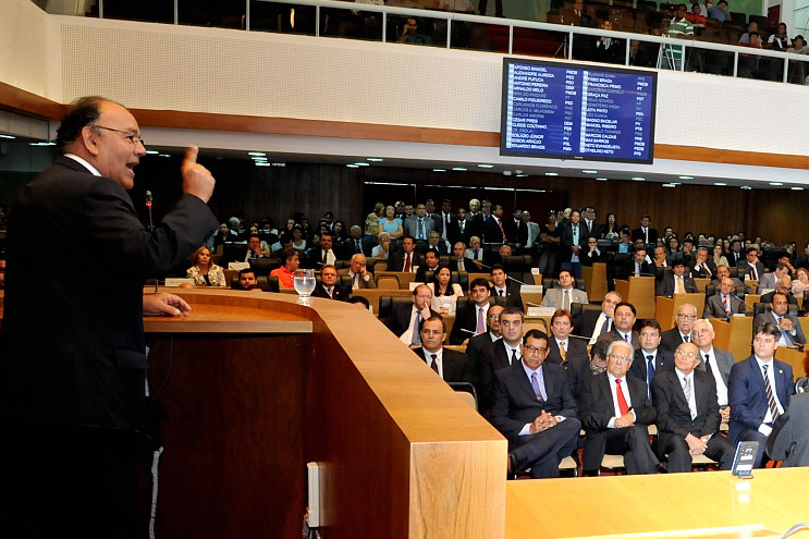 Palestra de consultor do Senado resume a história política do Brasil