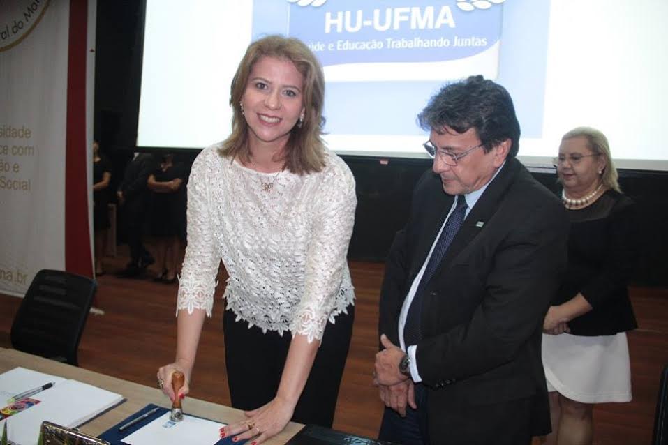 Deputada Valéria e Correios obliteram o selo comemorativo dos 25 anos do HUUFMA
