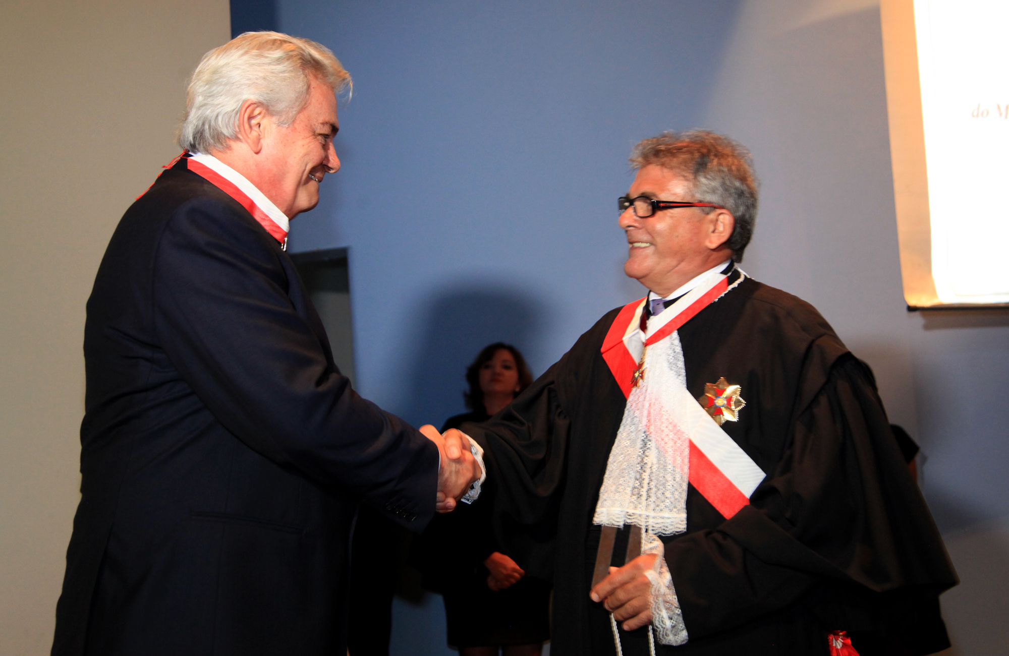 Deputado Arnaldo Melo recebe medalha concedida pelo Tribunal do Trabalho