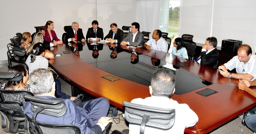 Arnaldo Melo recebe lideranças políticas de Senador La Rocque