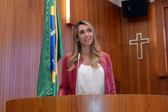 Andrea Murad reforça PL de sua autoria e rebate deputado 