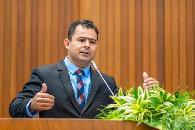 Eric Costa denuncia suposta suspensão de auxílio em município maranhense