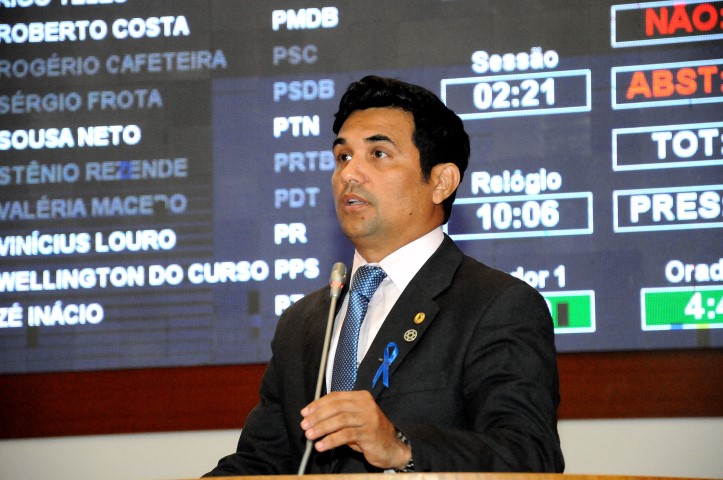 Deputado Wellington do Curso critica descaso com a saúde pública municipal