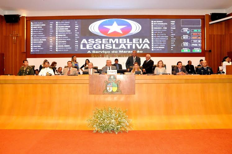 Arnaldo preside sessão com discurso de otimismo sobre o Maranhão