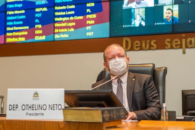 Othelino promulga lei que concede auxílio emergencial às agências de viagens do Maranhão