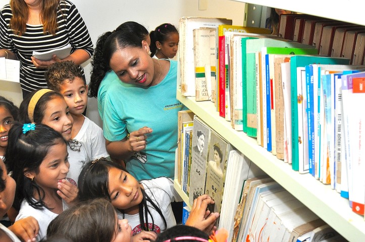 Alunos da Sementinha visitam Biblioteca Sotero dos Reis 