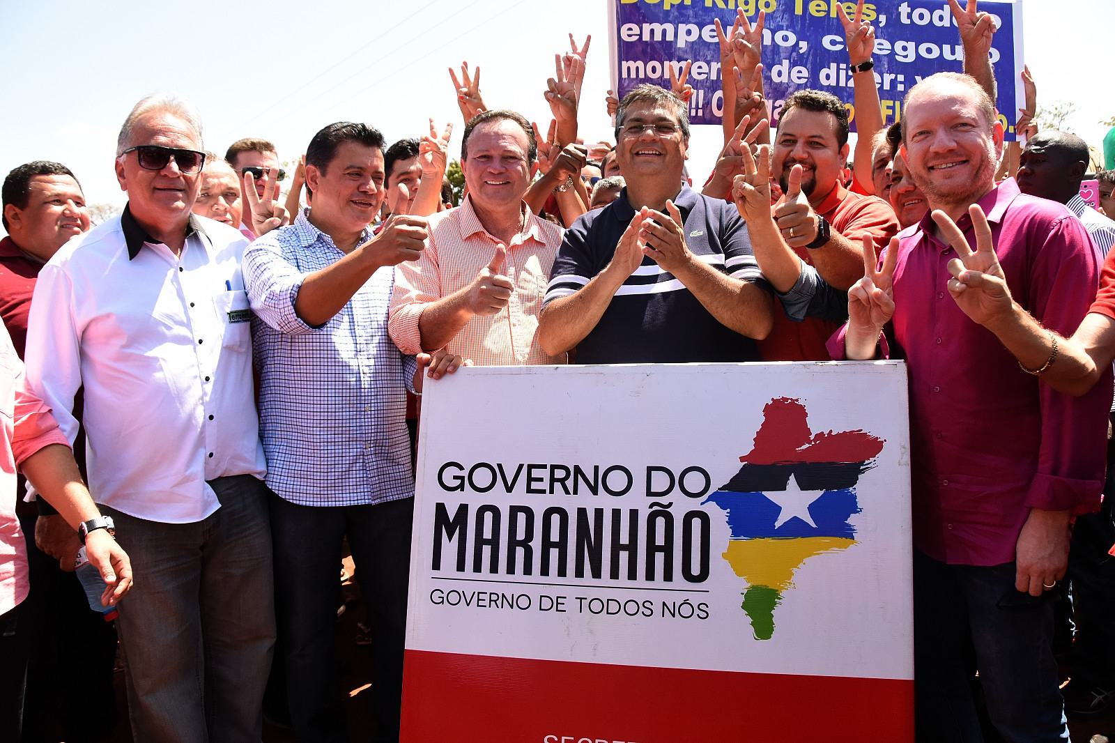 Deputados acompanham governador durante início de obras em Barra do Corda