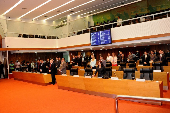 Deputados prestam homenagem ao secretário municipal Jerry Abrantes 