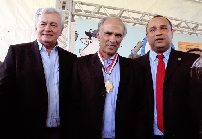 Ministro da Agricultura condecorado com Medalha Manoel Bequimão