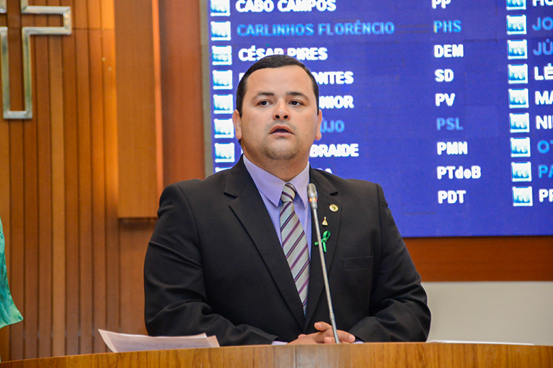 Vinicius Louro anuncia títulos de terras para famílias carentes em Esperantinópolis