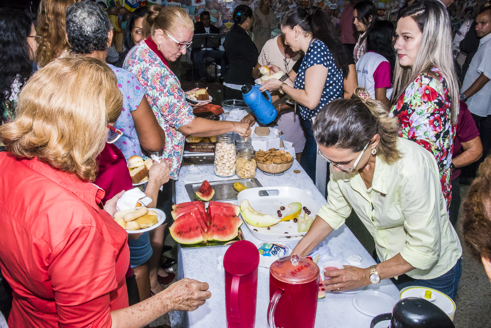 Servidoras da AL são recepcionadas com "Café Cultural" oferecido pela deputada Valéria Macedo