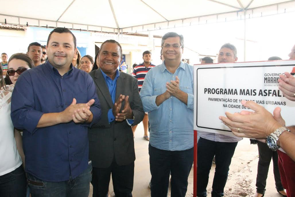 Vinicius Louro acompanha entrega de asfalto com o governador Flávio Dino em Bacabal