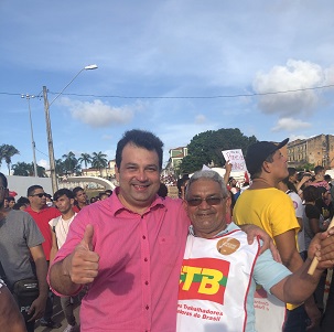 Adelmo Soares participa de manifestação contra cortes na educação