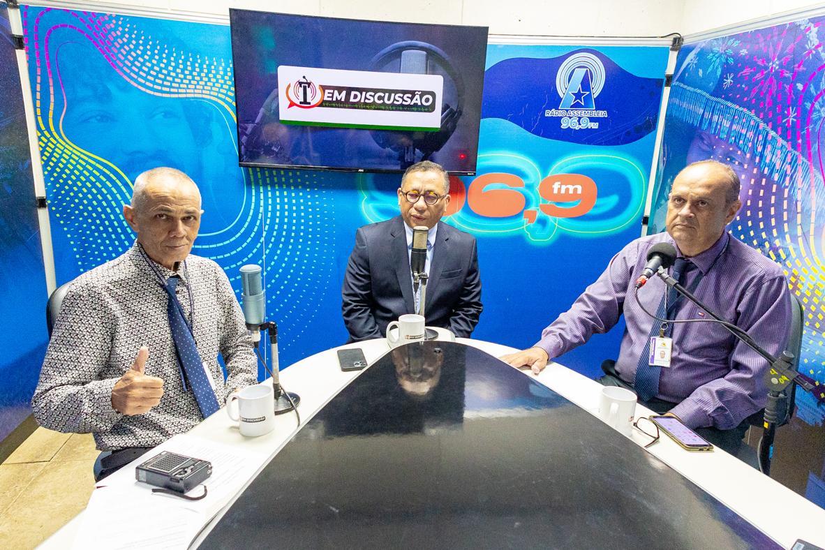 Promotor Paulo Roberto Barbosa Ramos com os radialistas Álvaro Luiz e Henrique Pereira