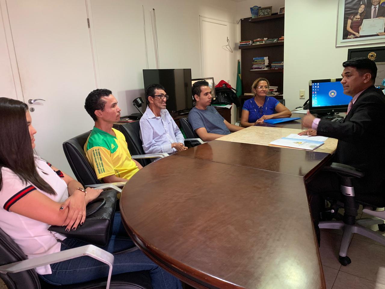 Wellington reúne-se com representantes da Associação dos Portadores de Anomalias Craniofaciais do Maranhão