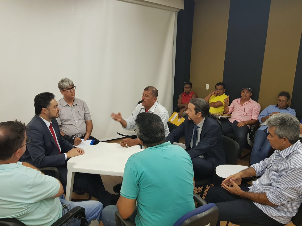 Júnior Verde se reúne com presidente da MOB buscando organizar o transporte coletivo