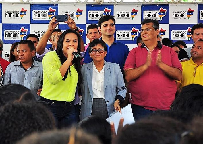 Ana do Gás acompanha entrega de escola, ambulância e anúncios de obras em Cururupu