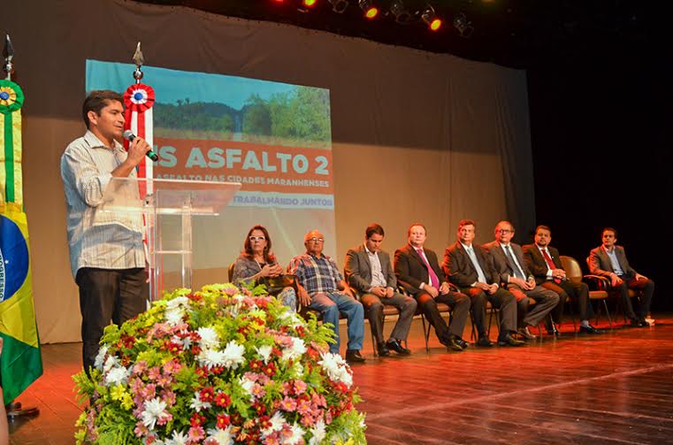 Deputados participam do lançamento da segunda etapa do programa Mais Asfalto