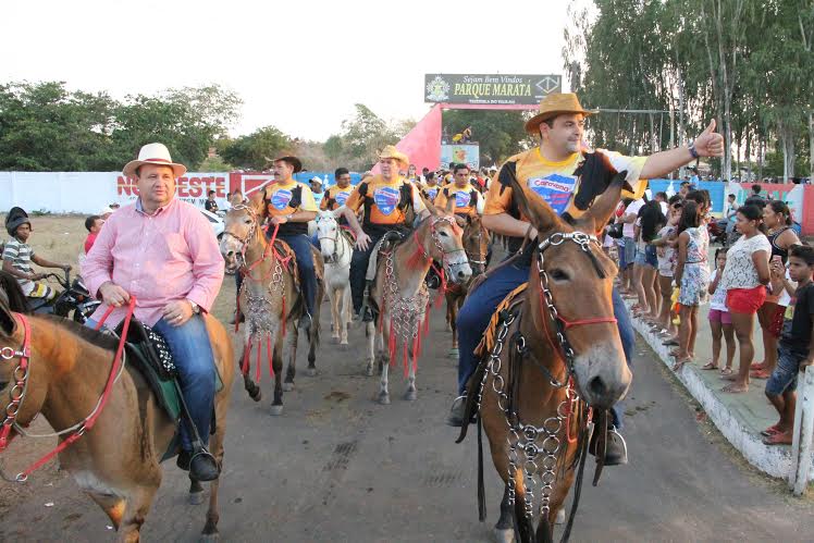 Vinicius Louro participa da III Cavalgada de São Benedito em Pedreiras