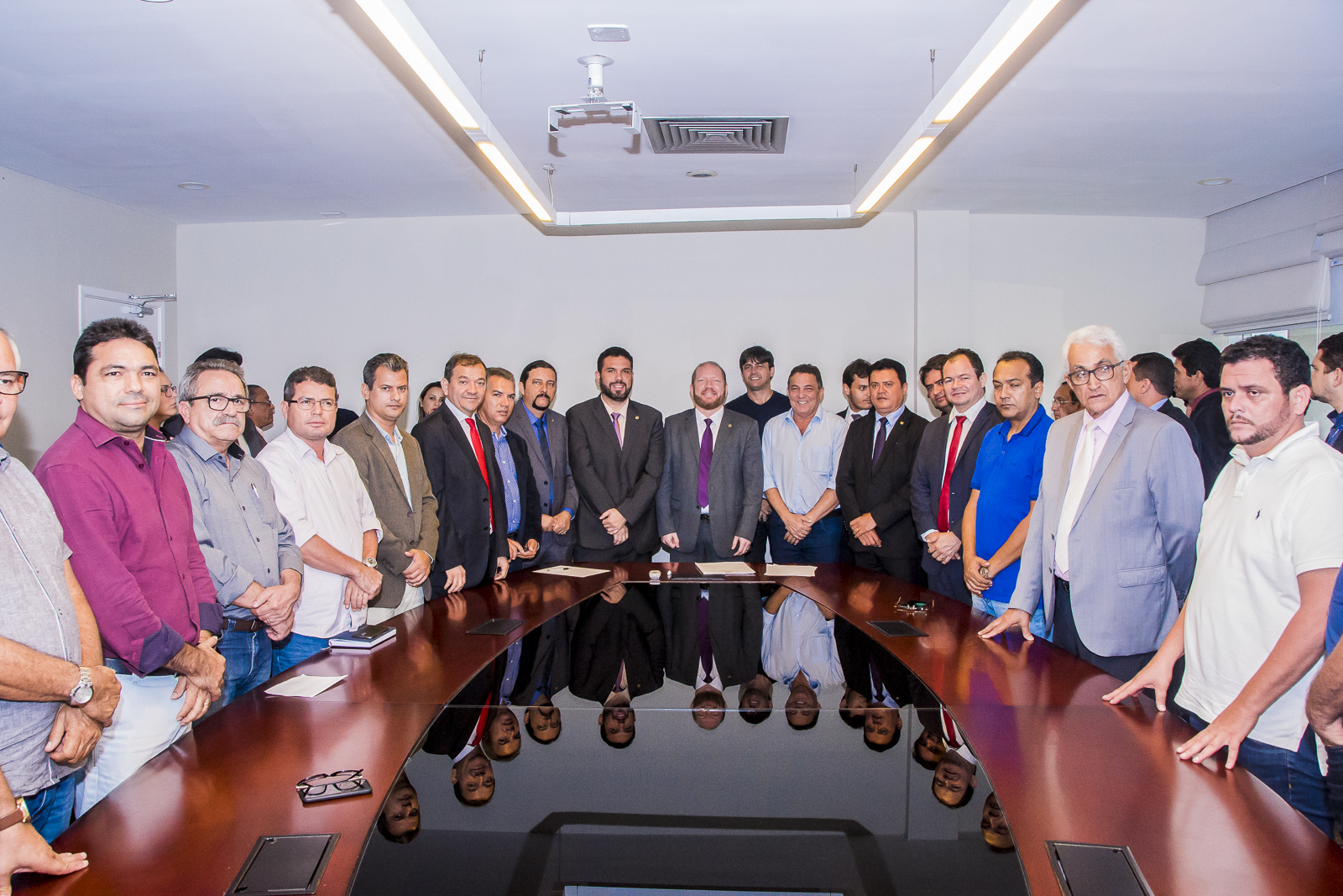 Presidente Othelino Neto recebe comitiva de prefeitos da Federação dos Municípios do Estado do Maranhão