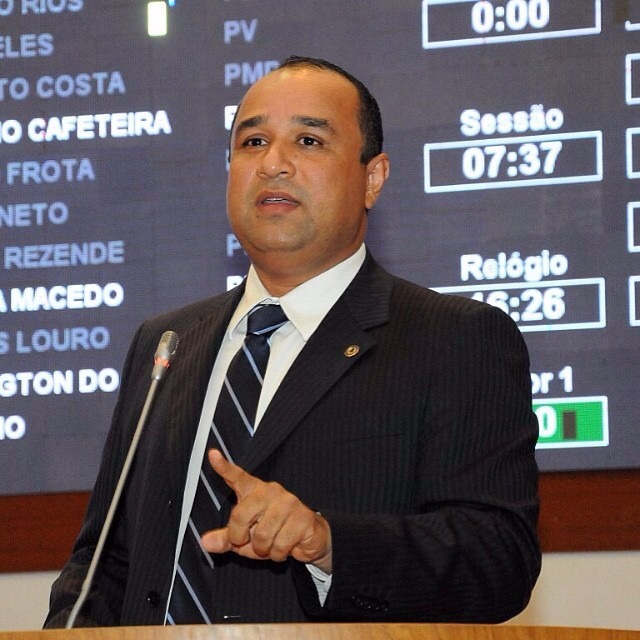 Roberto Costa vota contra o aumento de impostos no Maranhão