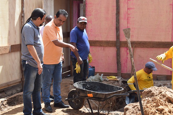 Júnior Verde e prefeito de Pedreiras vistoriam obras do novo Centro Comercial Popular