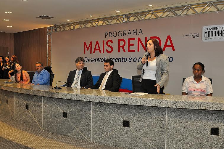 Deputado Glalbert Cutrim participa do lançamento do programa "Mais Renda"