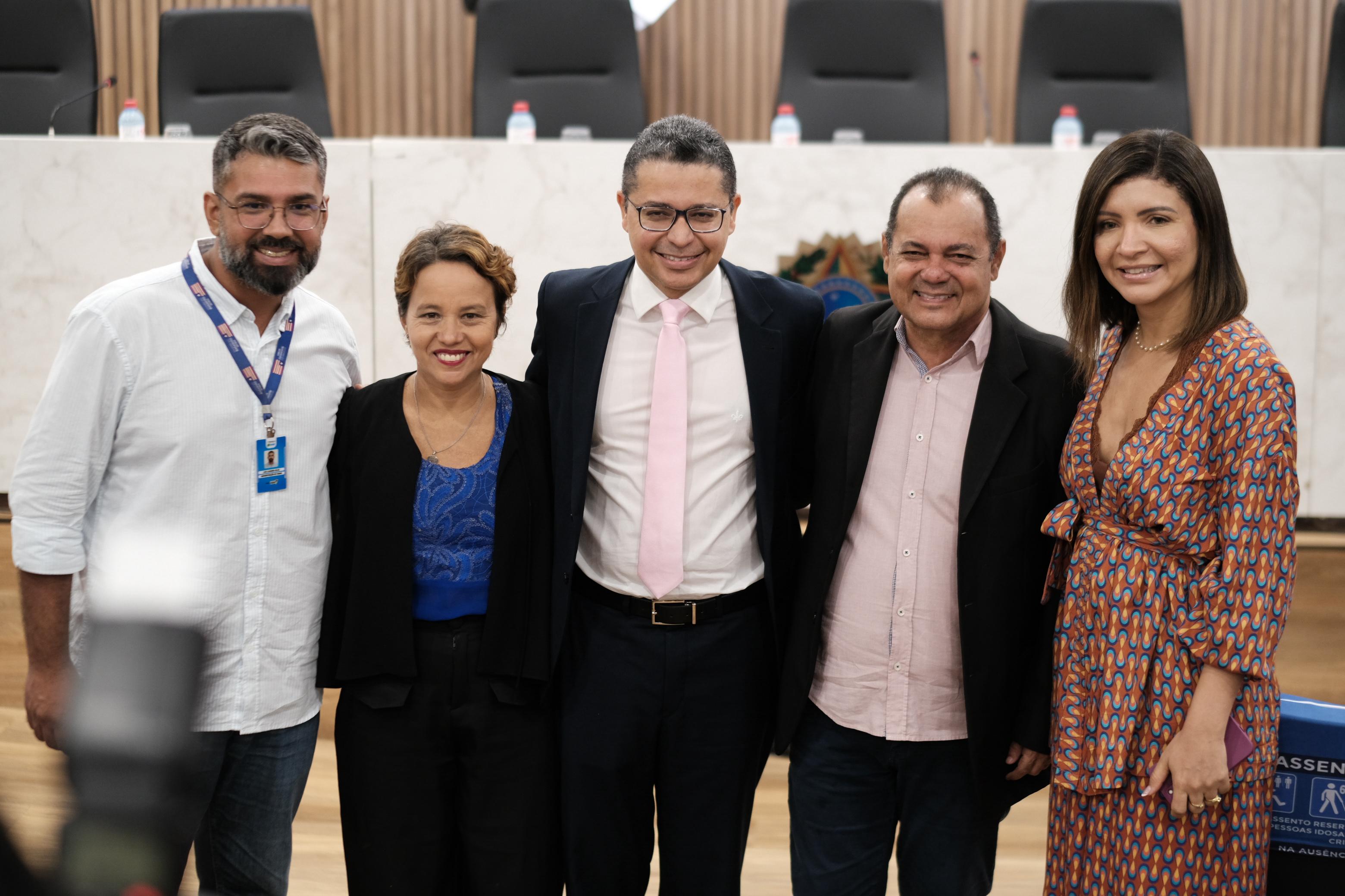 Carlos Lula em registro com demais autoridades no “I Seminário OAB e Diversidade: transexualidade, empregabilidade e direitos”