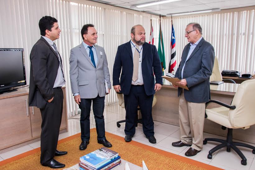 Diretores da Assembleia entregam Relatório de Prestação de Contas da Assembleia ao TCE