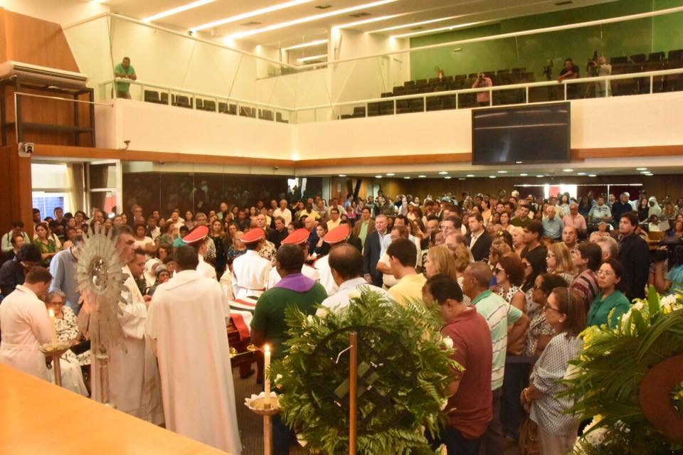 Missa e culto fúnebre são realizados em respeito à memória de Castelo