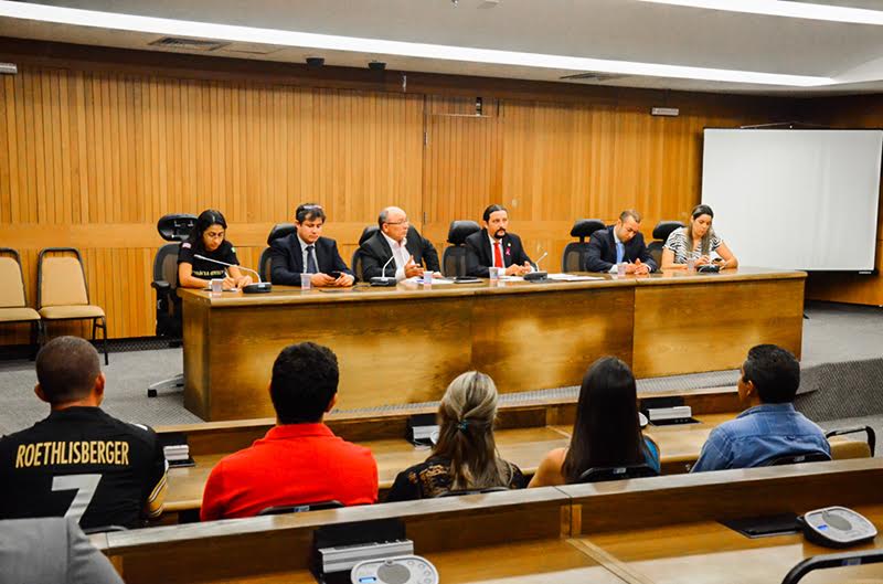 Comissão de Segurança faz reunião no Plenarinho da Assembleia