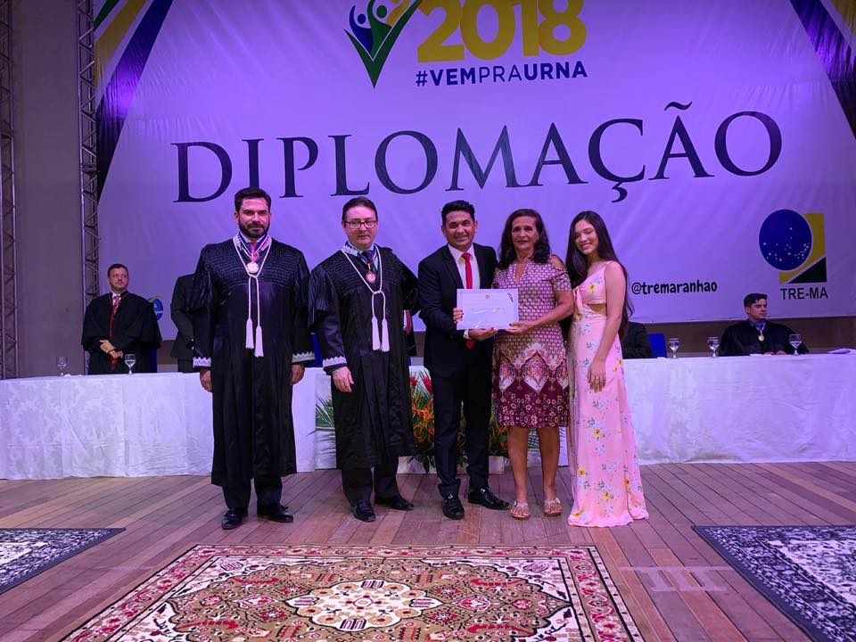 "Só curvo a minha cabeça para Deus e para a população do meu estado", diz Wellington durante diplomação