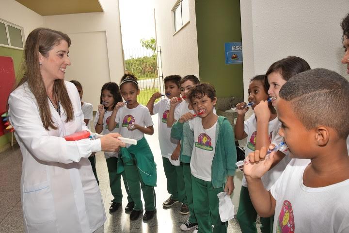 Creche-Escola Sementinha promove aplicação de flúor para alunos