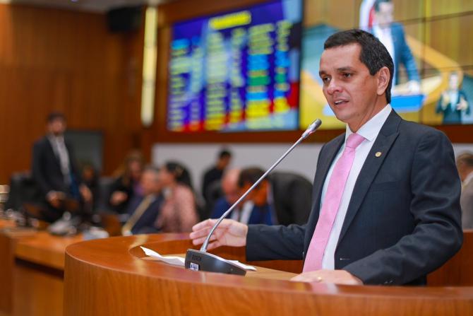 Ricardo Arruda diz que se sente honrado em integrar legislatura com expressiva participação feminina 